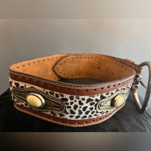 Beautiful Italian Crafted Belt - Picture 2 of 10